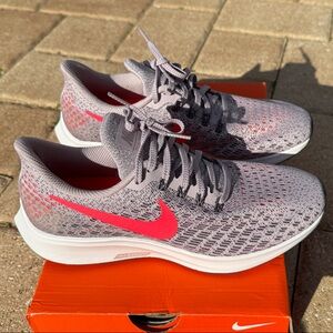 NWT Nike Women's Air Zoom Pegasus 35 
Size 7.5 M Particle Rose/Flash Crimson